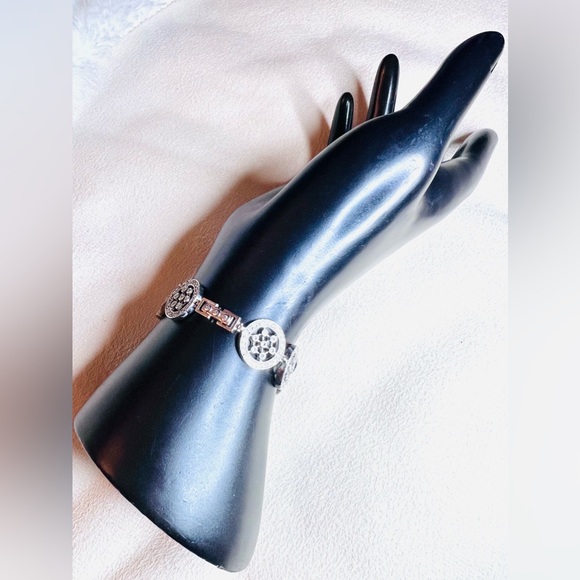 Handmade sterling silver bracelet with interlinking round medallions or discs - Picture 5 of 6